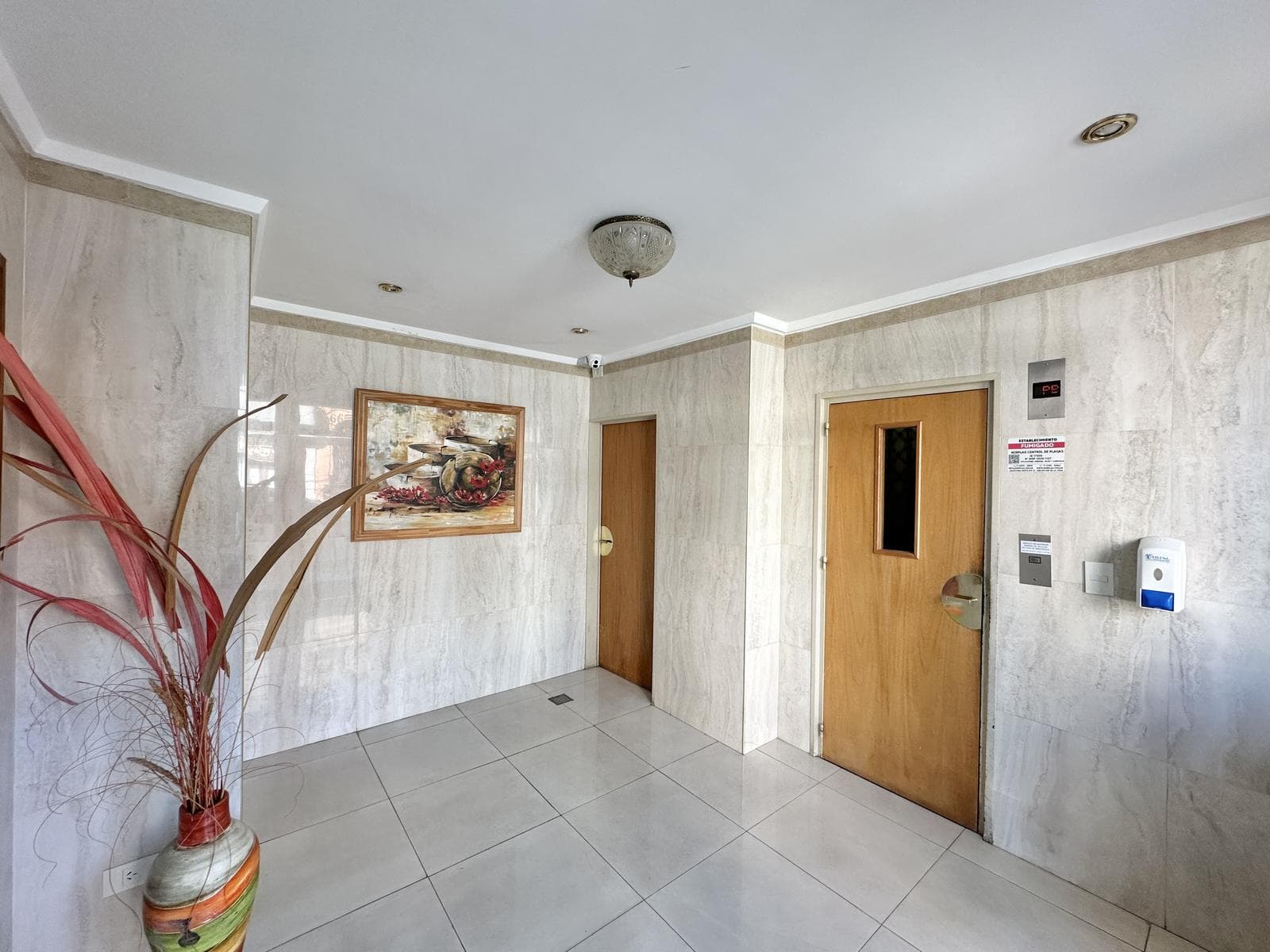 2-room apartment for sale. Front-facing balcony. Laundry area. Financing available. Downtown Campana