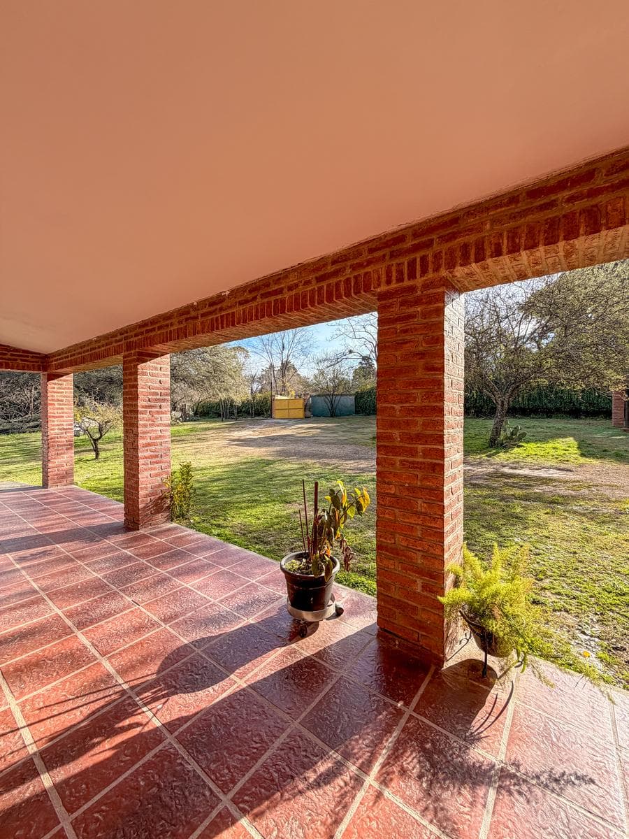 Apartment with a patio just a few meters from Route 5 and the Anisacate River