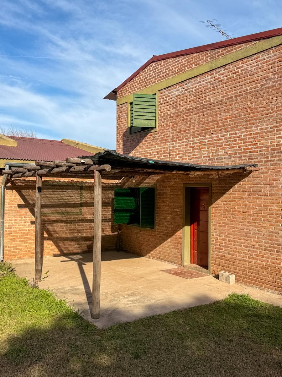 Apartment with a large patio just a few meters from Route 5 and the Anisacate River
