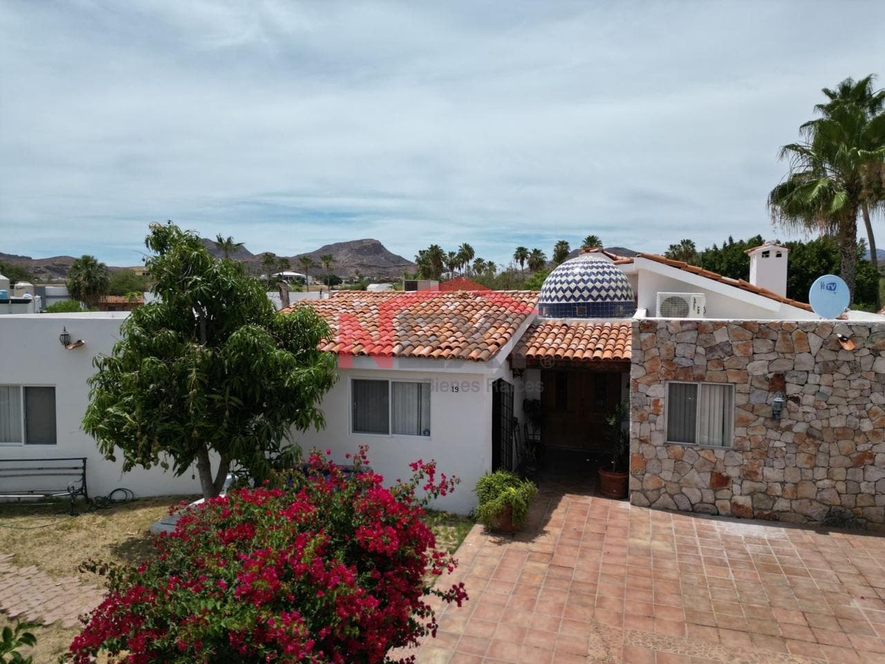 PROPERTY FOR SALE IN A COUNTRY CLUB