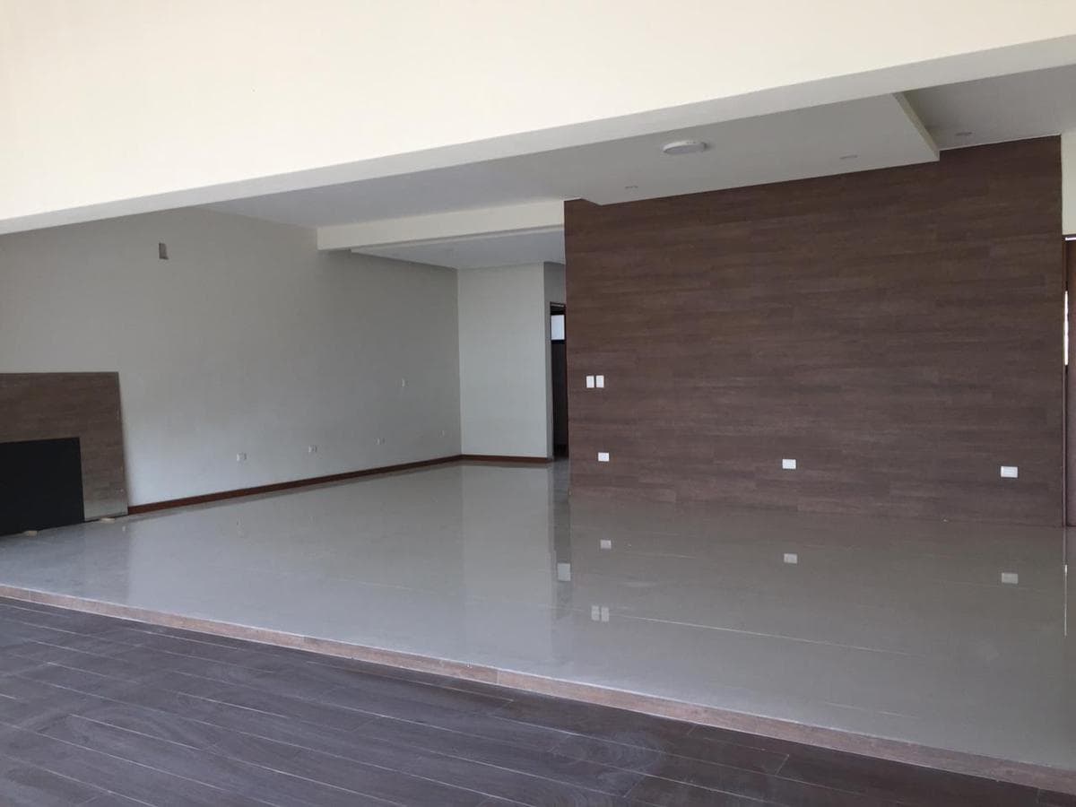 HOUSE FOR SALE IN LA JOYA RESIDENCIAL
