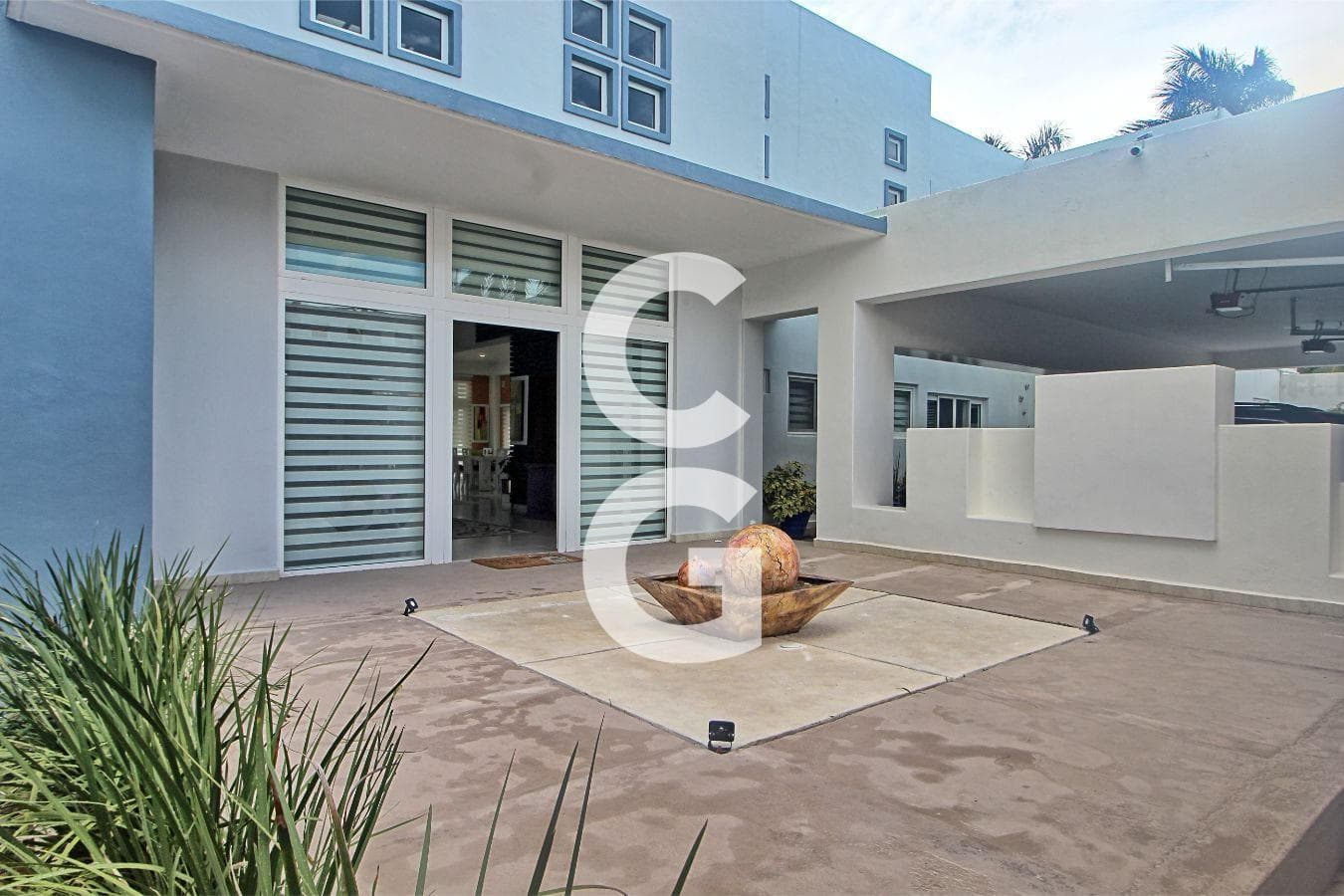 House for Sale in Cancún in the Residencial Campestre Neighborhood with 6 Bedrooms