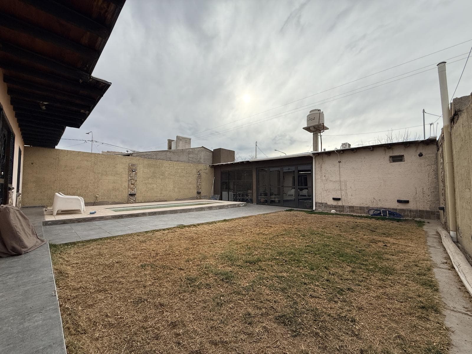 House in Luzuriaga