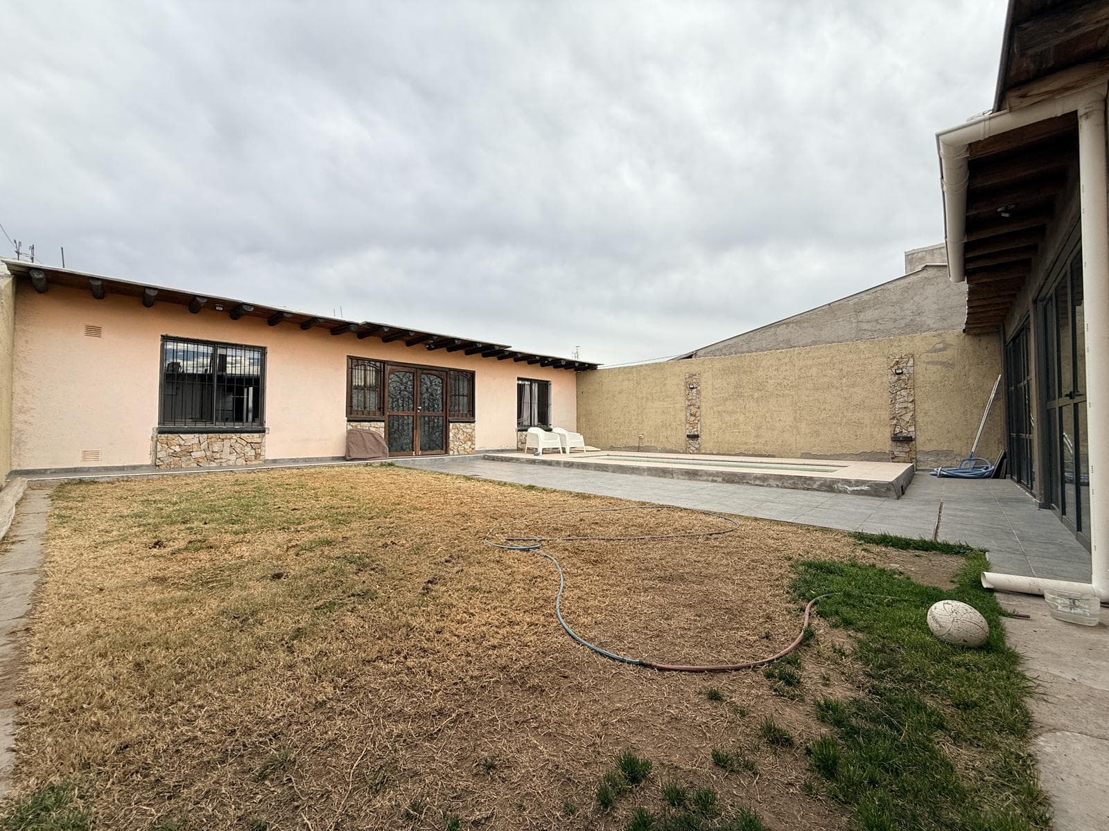 House in Luzuriaga