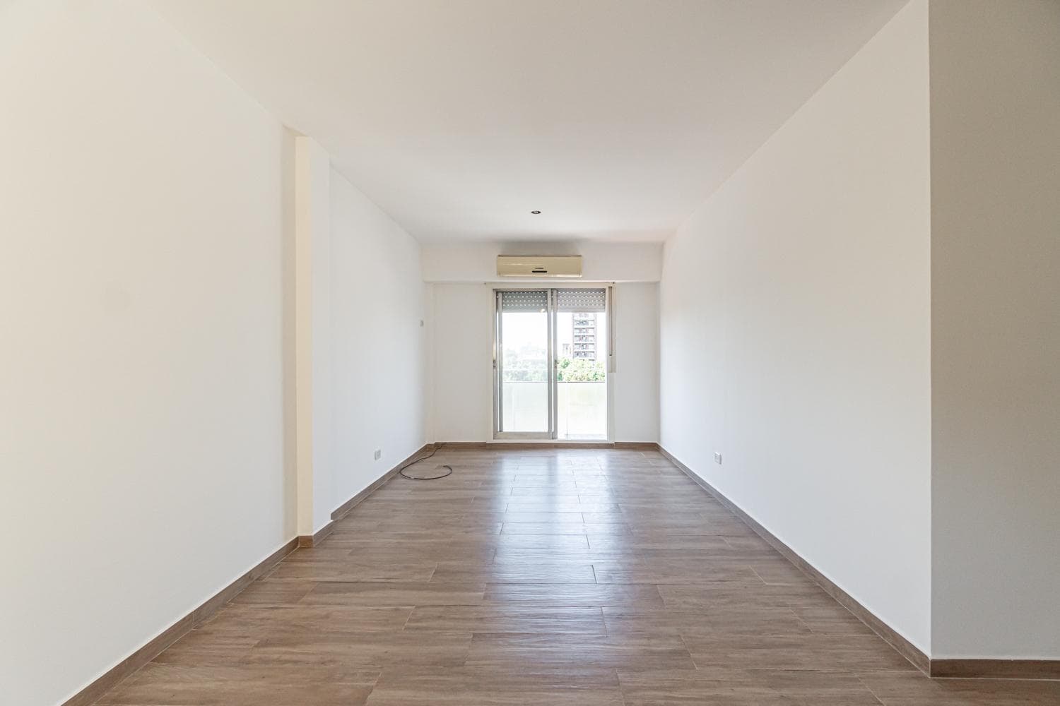 3-Room Apartment for Sale, Qualifies for Mortgage, Continuous Balcony, San Martin