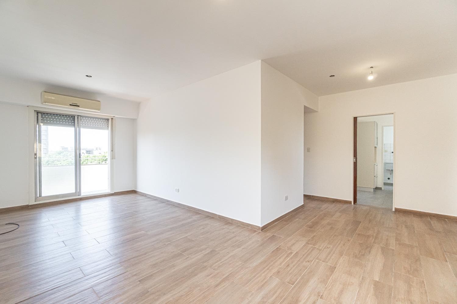 3-Room Apartment for Sale, Qualifies for Mortgage, Continuous Balcony, San Martin
