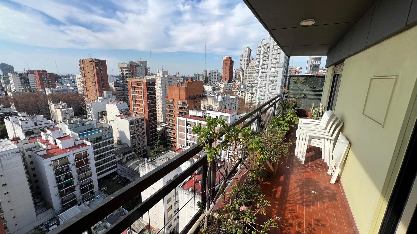 Wonderful 5-room apartment for sale in Belgrano C—on a high floor!