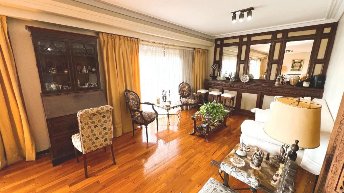 Wonderful 5-room apartment for sale in Belgrano C—on a high floor!