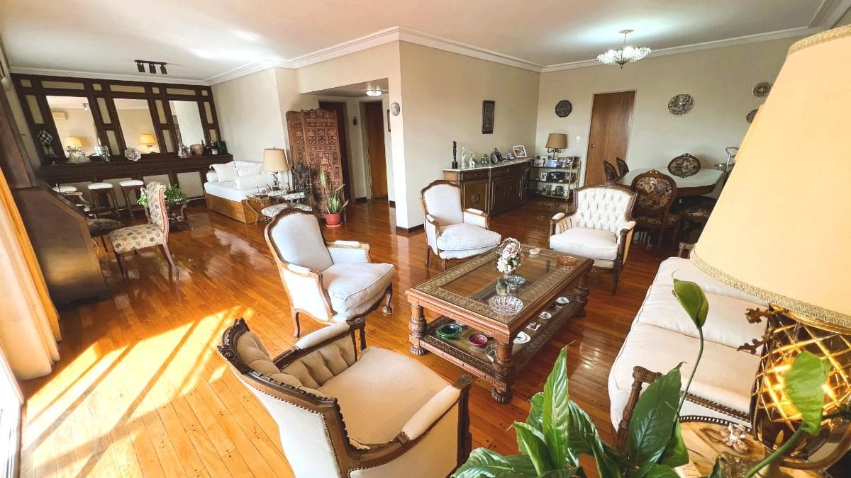 Wonderful 5-room apartment for sale in Belgrano C—on a high floor!