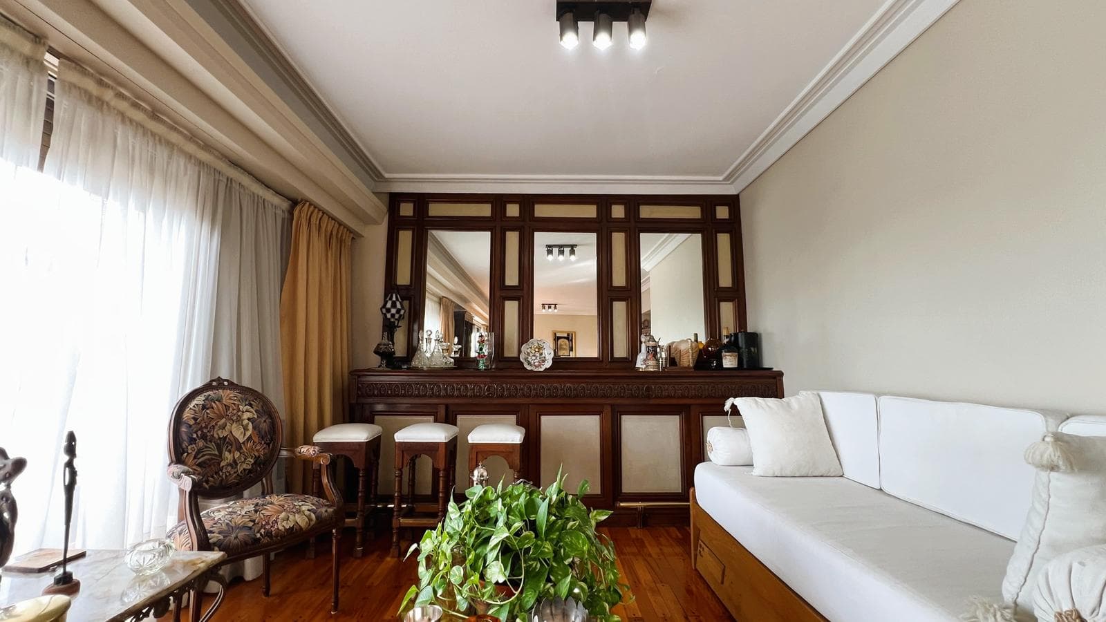 Wonderful 5-room apartment for sale in Belgrano C—on a high floor!
