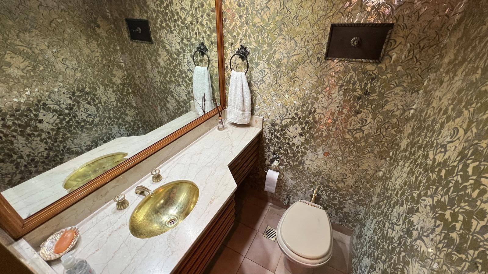Wonderful 5-room apartment for sale in Belgrano C—on a high floor!