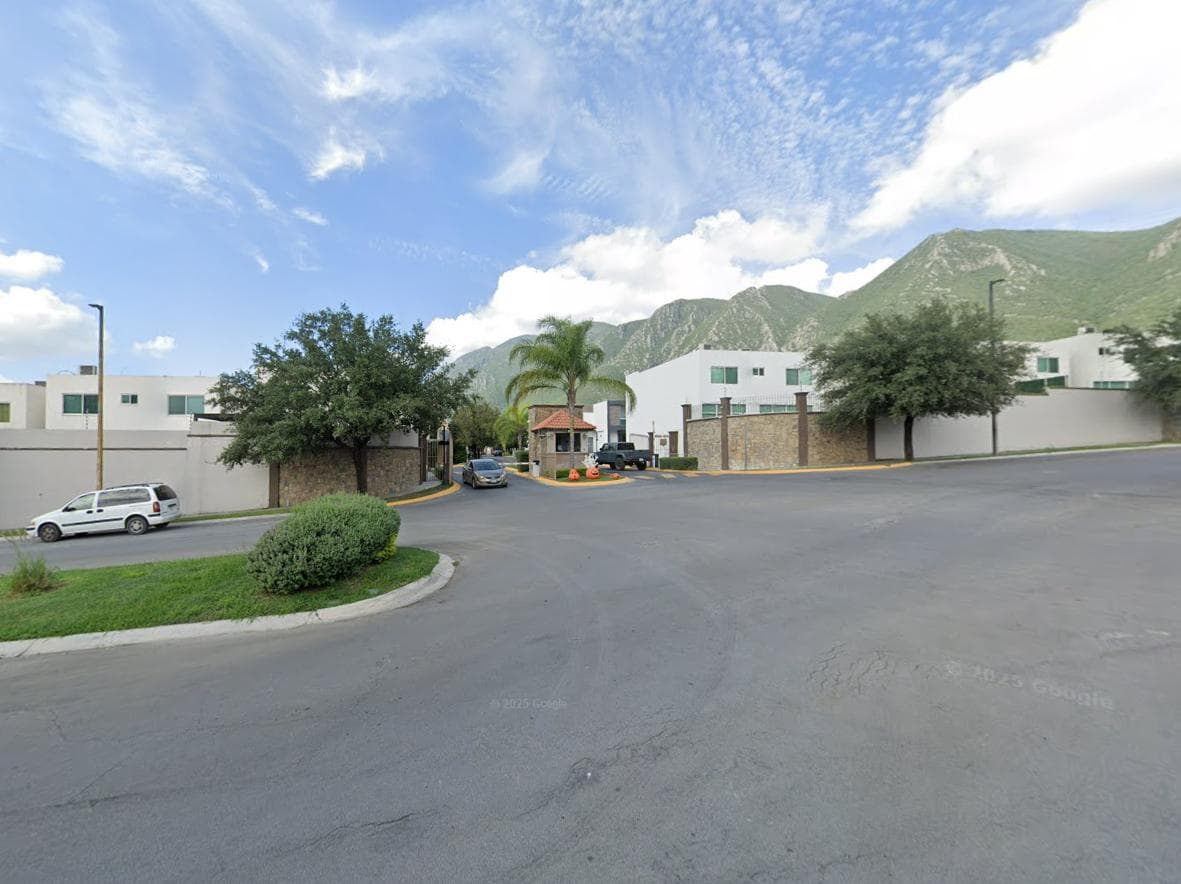 FOR RENT: House Across from a Park in the Vistancia Residential Subdivision - National Highway in Monterrey