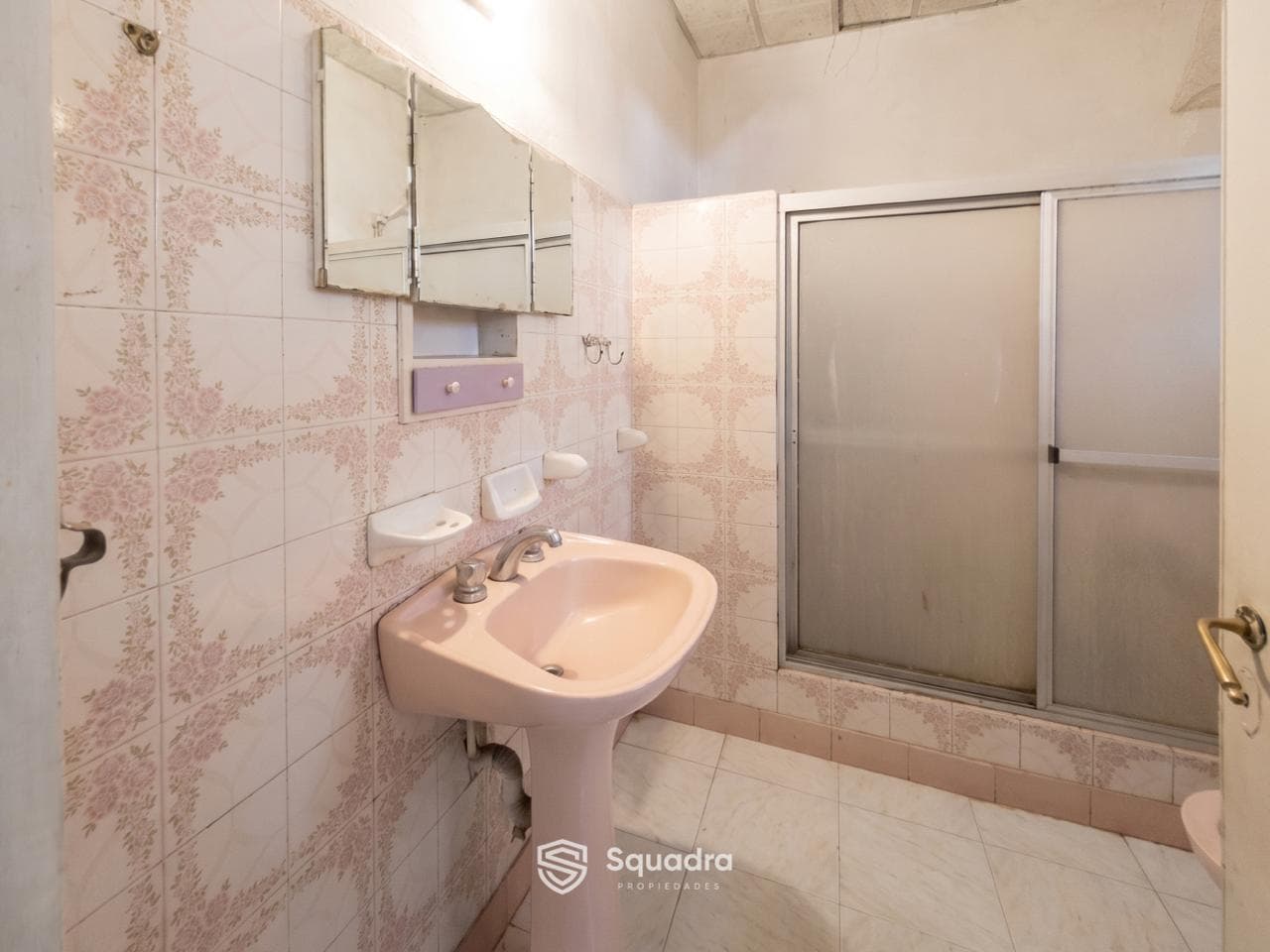FOR SALE - Unique 3-bedroom house with a hallway, patio, and terrace - Bella Vista neighborhood, Rosario.