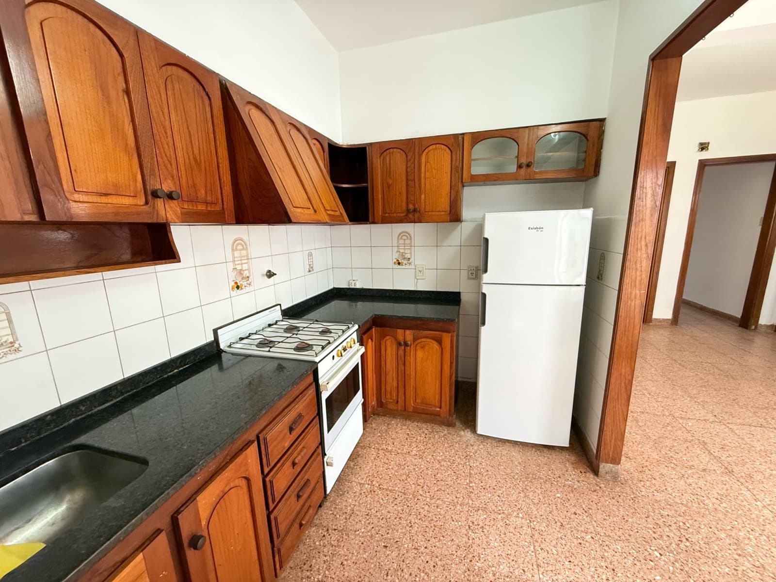 3-room house for rent with a patio and barbecue in Banfield