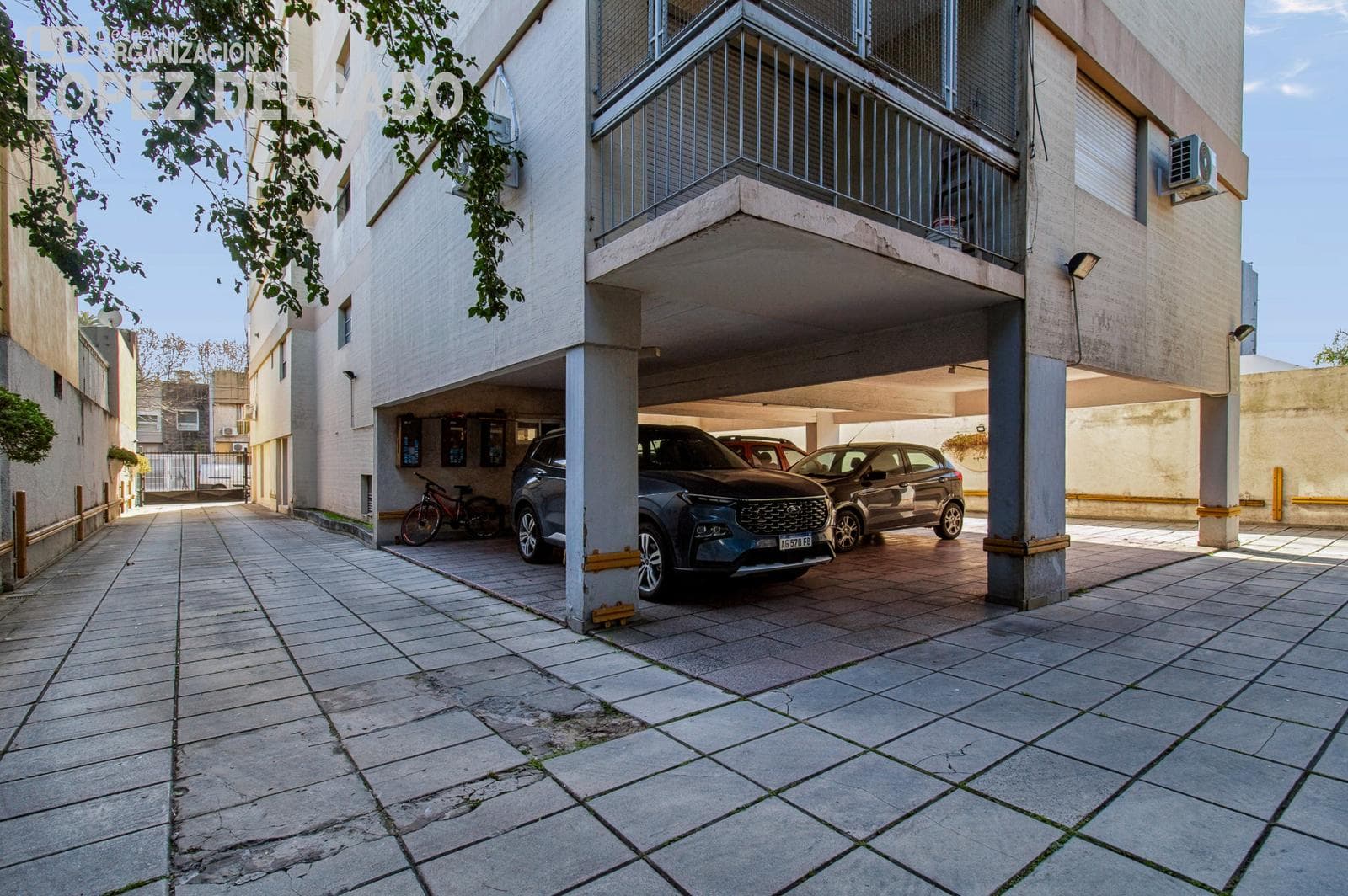 4-room apartment with a balcony and garage in Villa Devoto