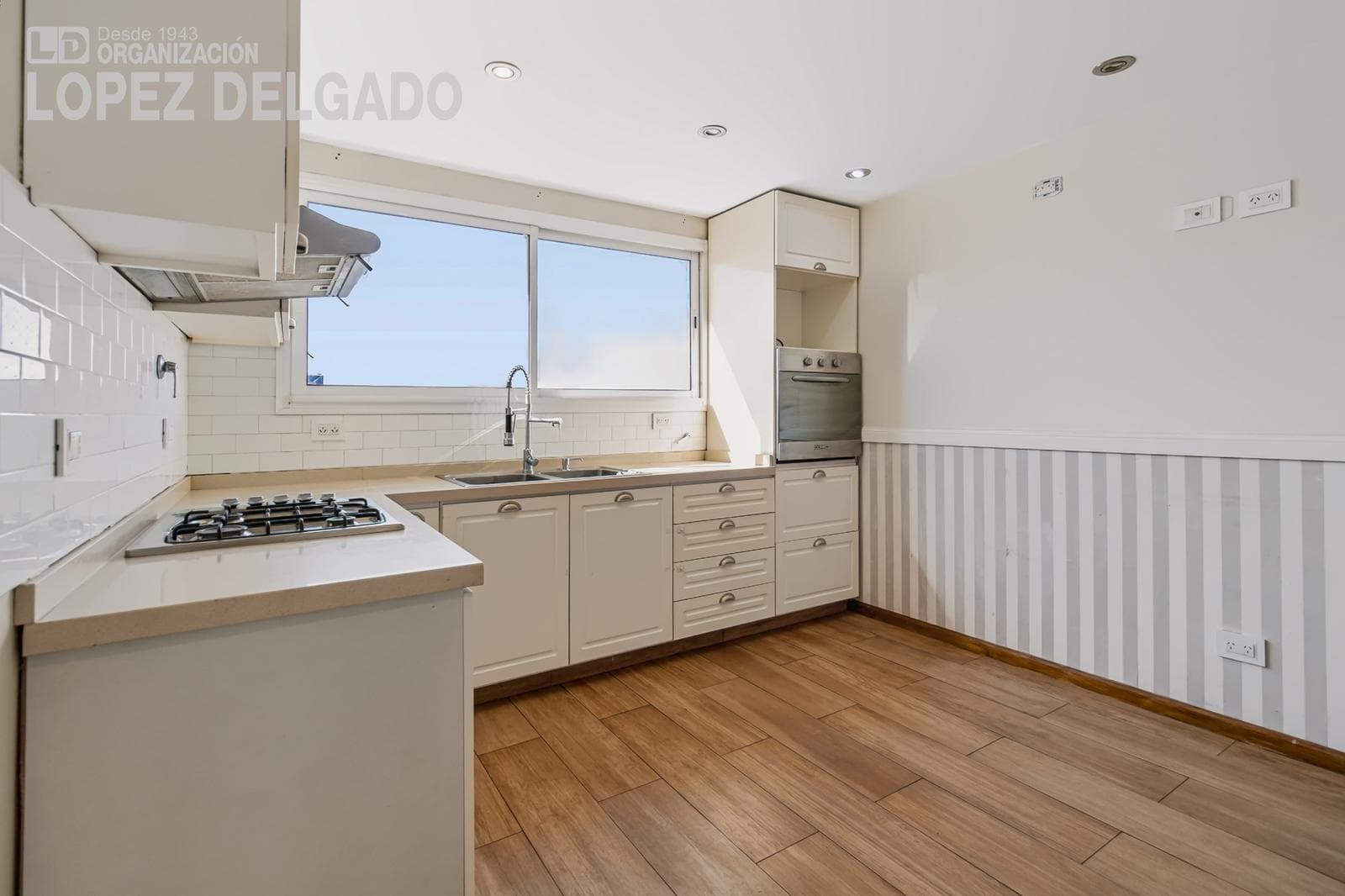 4-room apartment with a balcony and garage in Villa Devoto