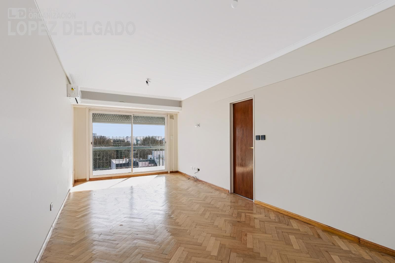 4-room apartment with a balcony and garage in Villa Devoto