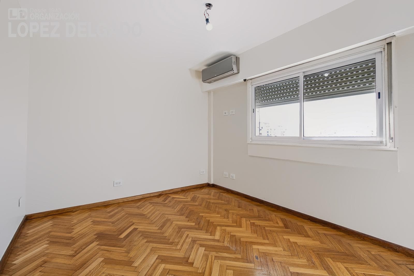 4-room apartment with a balcony and garage in Villa Devoto