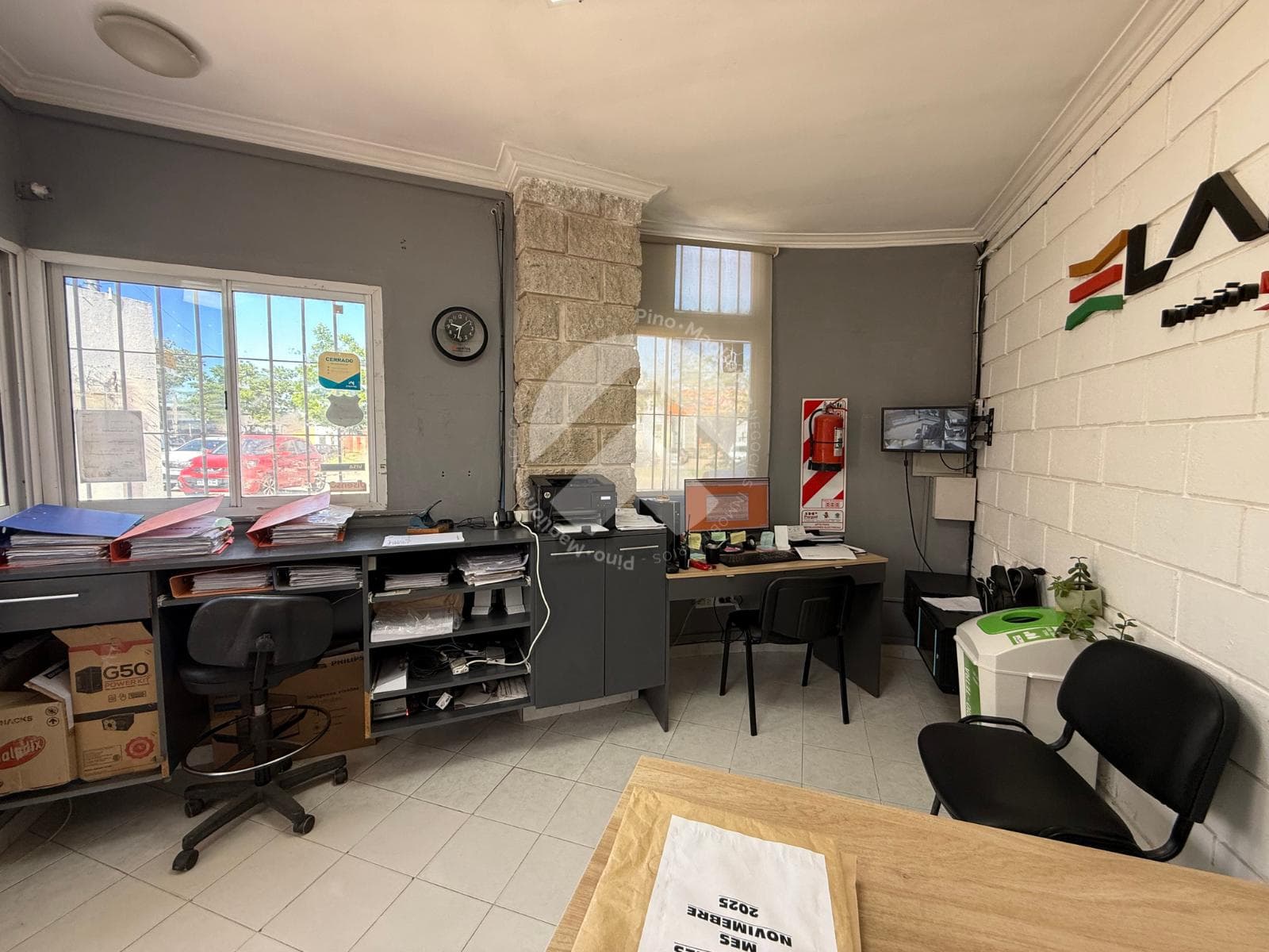 WAREHOUSE WITH RETAIL SPACE ON AV. FDO. ZUVIRIA