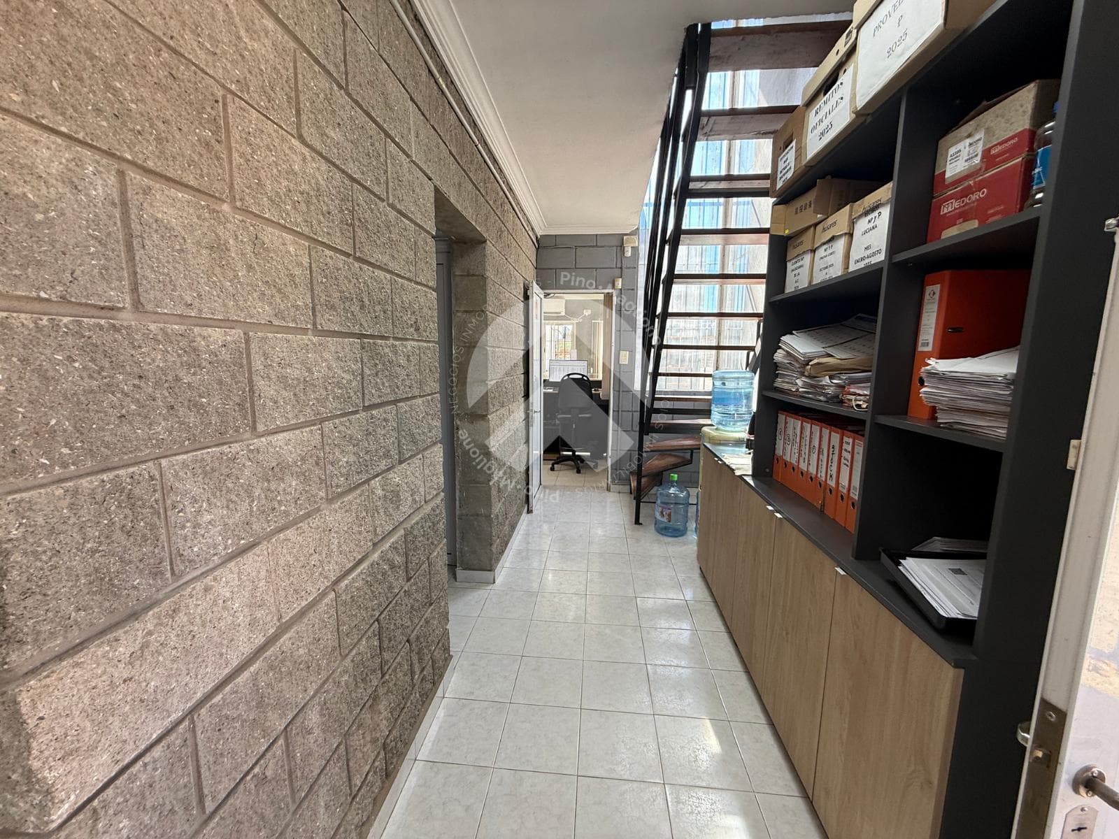 WAREHOUSE WITH RETAIL SPACE ON AV. FDO. ZUVIRIA
