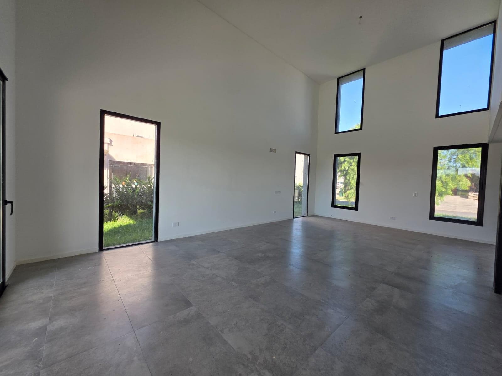 Brand-New 5-Bedroom House for Sale in La Laguna, San Matias Escobar Neighborhood