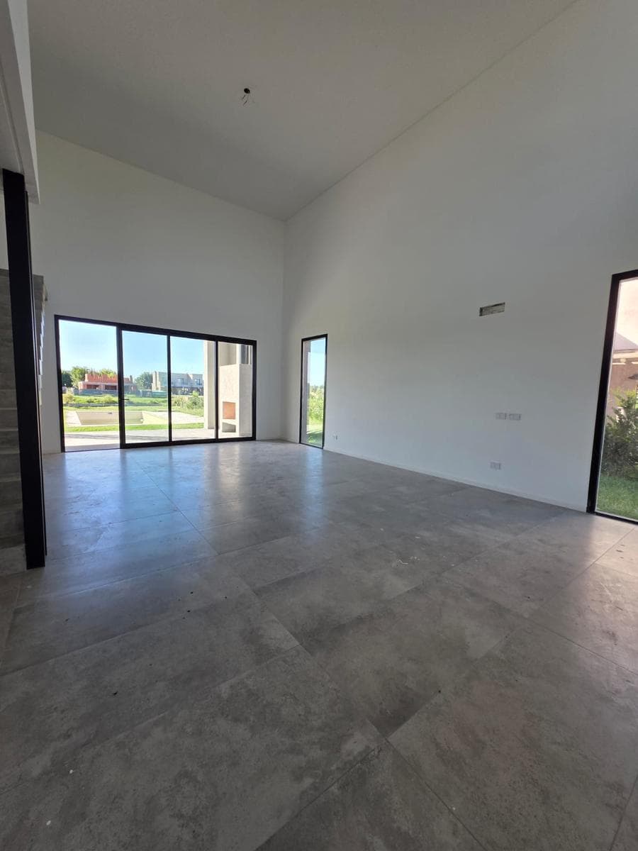Brand-New 5-Bedroom House for Sale in La Laguna, San Matias Escobar Neighborhood