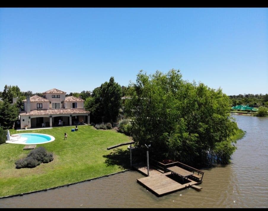 5-Bedroom House for Sale (with Rental Income) in La Laguna, San Marco Neighborhood, Villanueva, Tigre