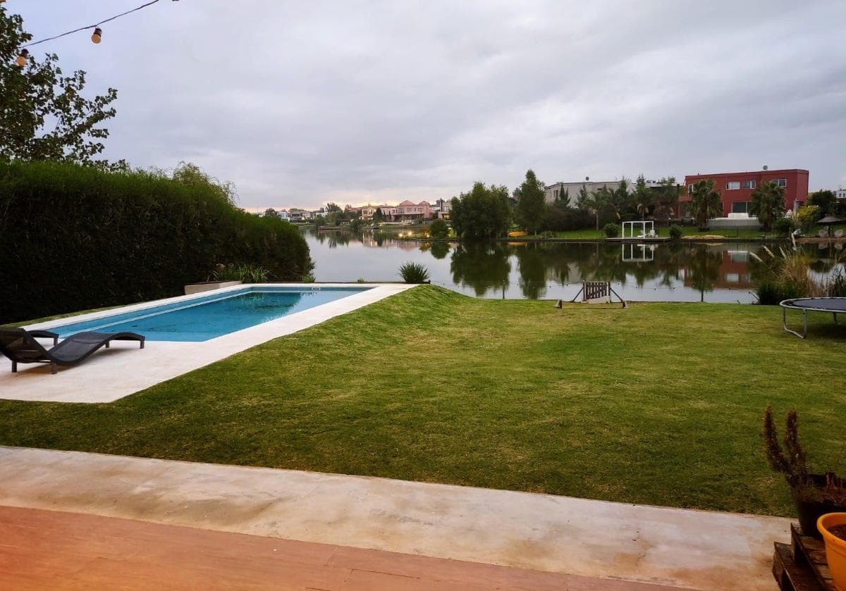 House for Sale: 6 Rooms in La Laguna, San Benito Neighborhood, Villanueva, Tigre