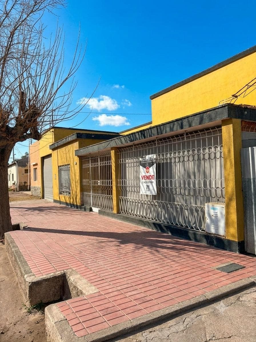 House in Bowen, Las Heras Street