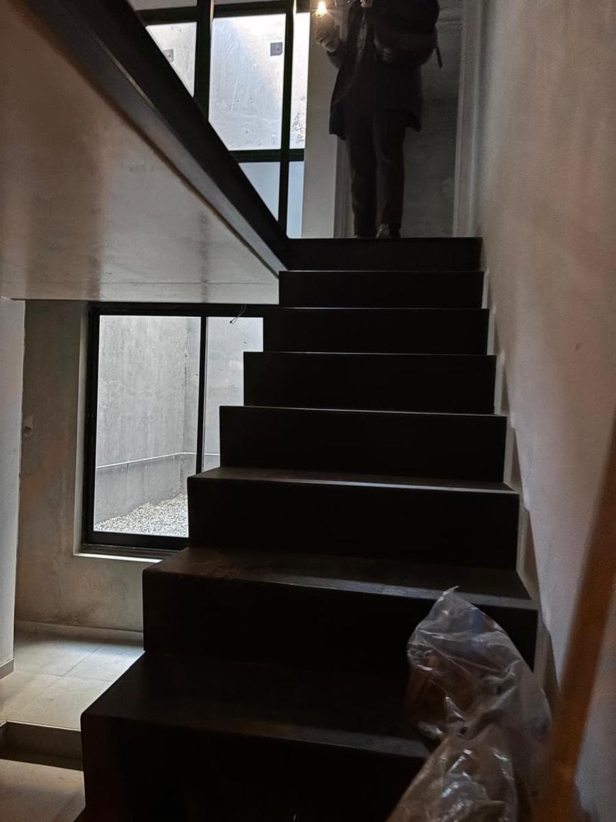 DUPLEX / OFFICE FOR SALE - JUST A FEW METERS FROM THE RIVER