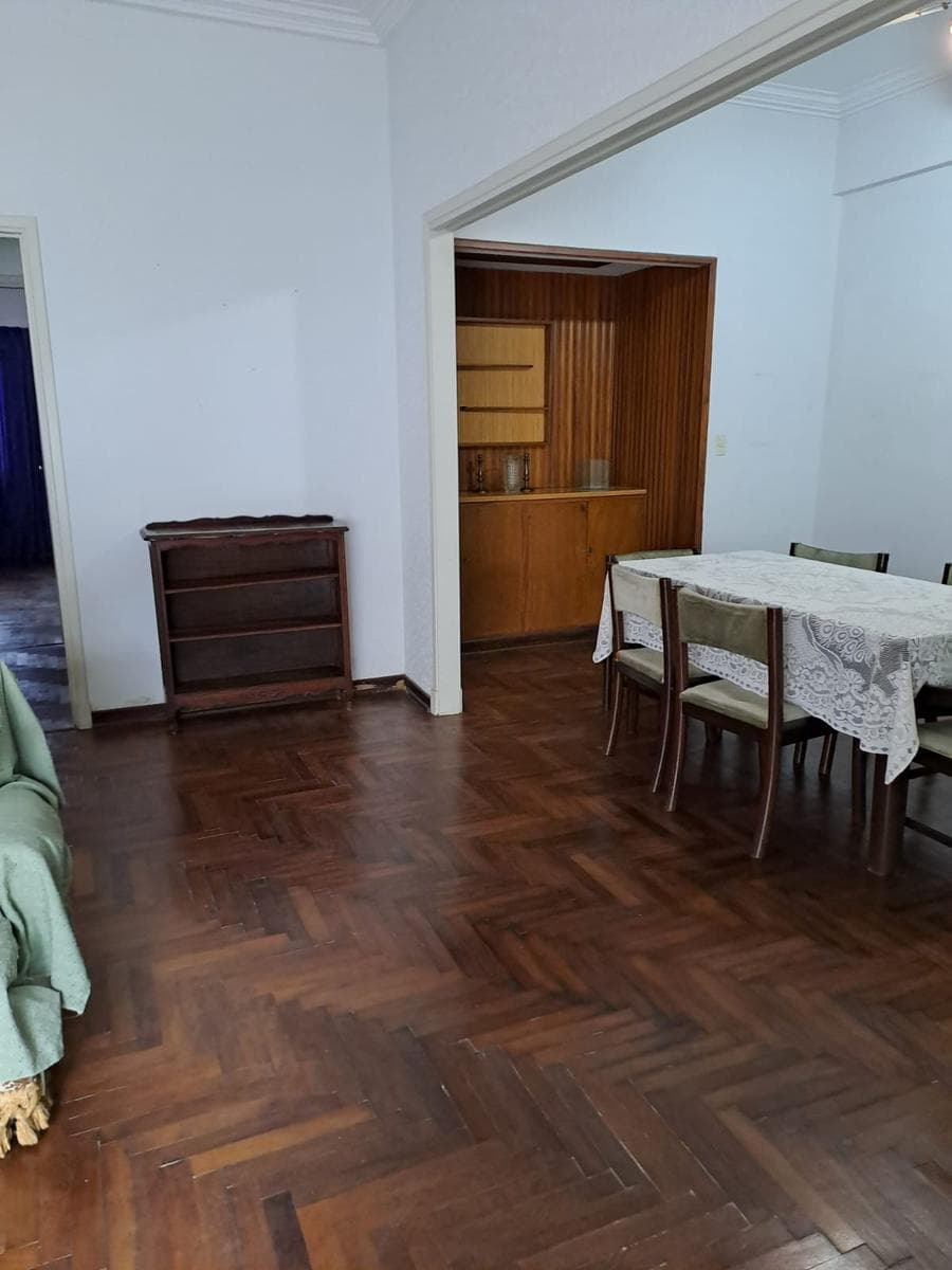 3-room ground-floor apartment facing the street with a patio for sale. Olivos