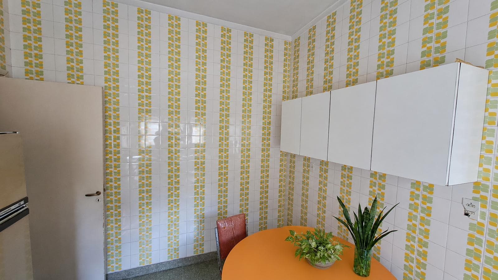 3-room ground-floor apartment facing the street with a patio for sale. Olivos