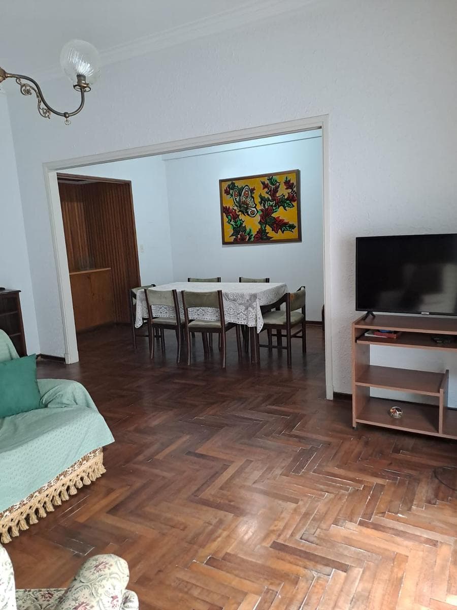 3-room ground-floor apartment facing the street with a patio for sale. Olivos