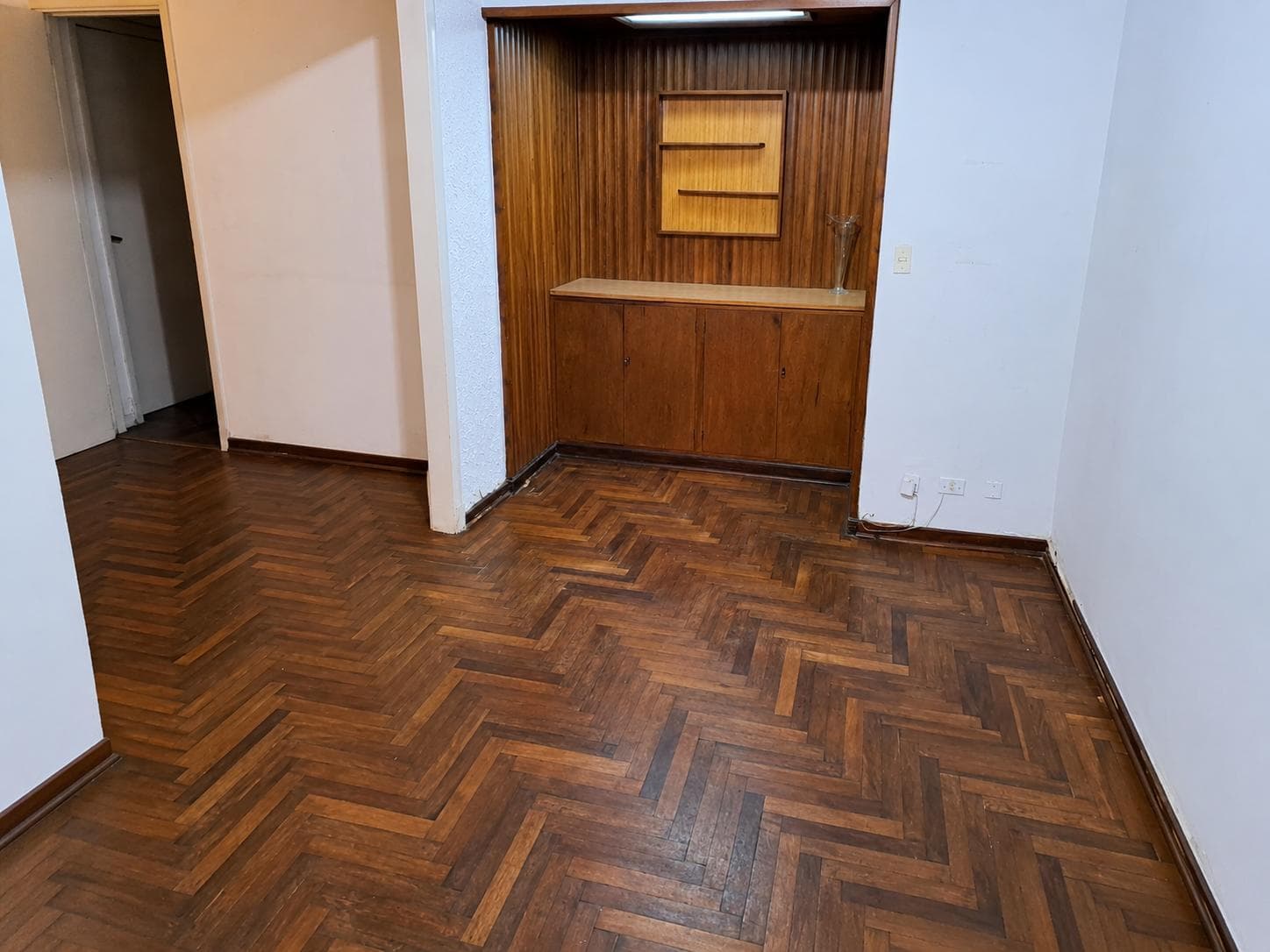 3-room ground-floor apartment facing the street with a patio for sale. Olivos