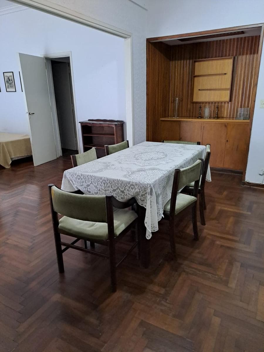 3-room ground-floor apartment facing the street with a patio for sale. Olivos