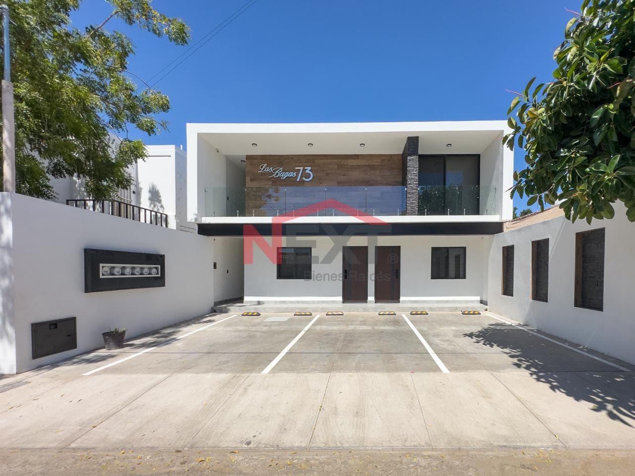 APARTMENT FOR RENT IN THE BUGAMBILIA NEIGHBORHOOD