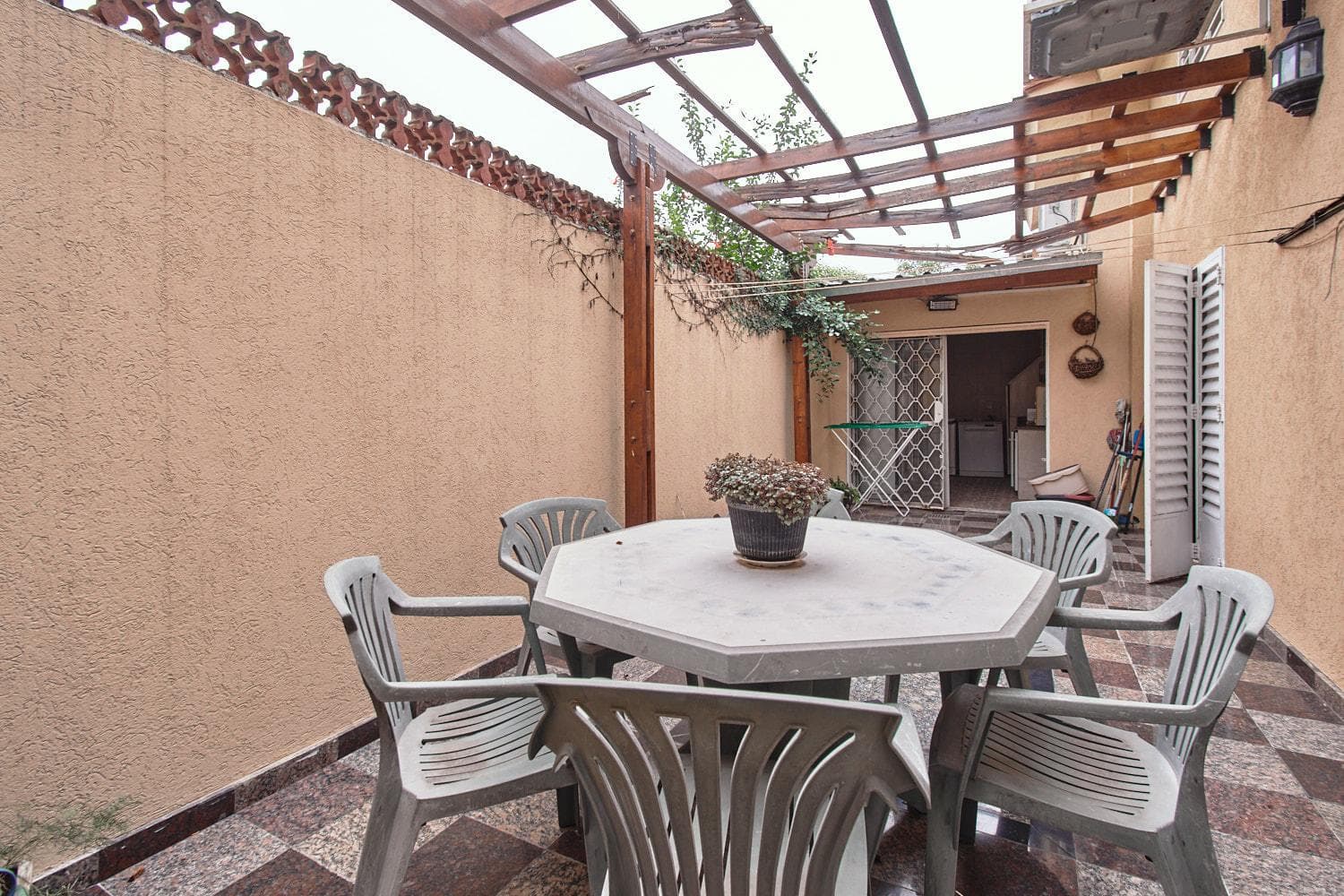 4-Room House for Sale in San Antonio de Padua—Qualifies for a Mortgage