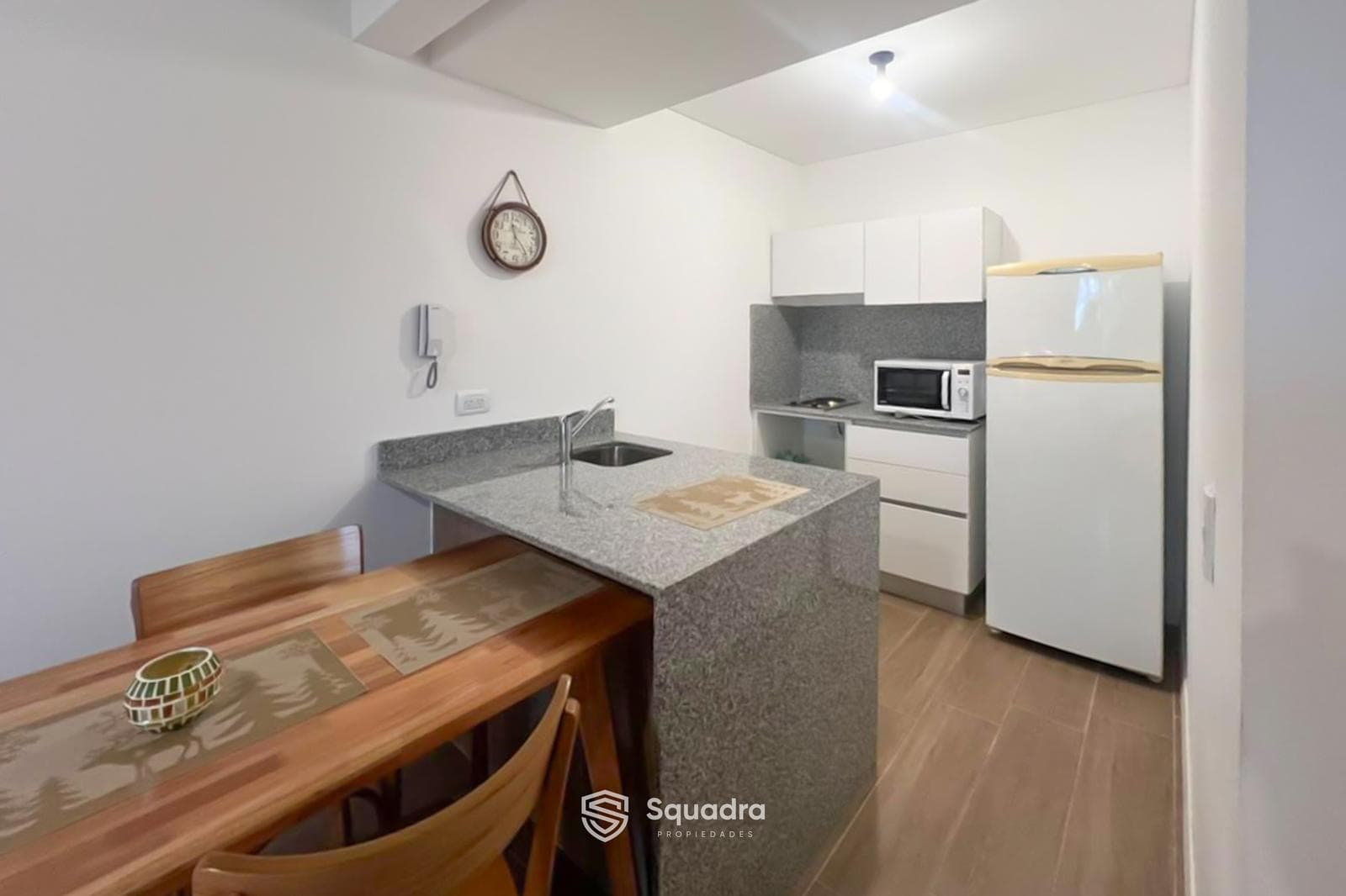 FOR SALE - Studio apartment with a front-facing balcony - Refinerias neighborhood, Rosario.