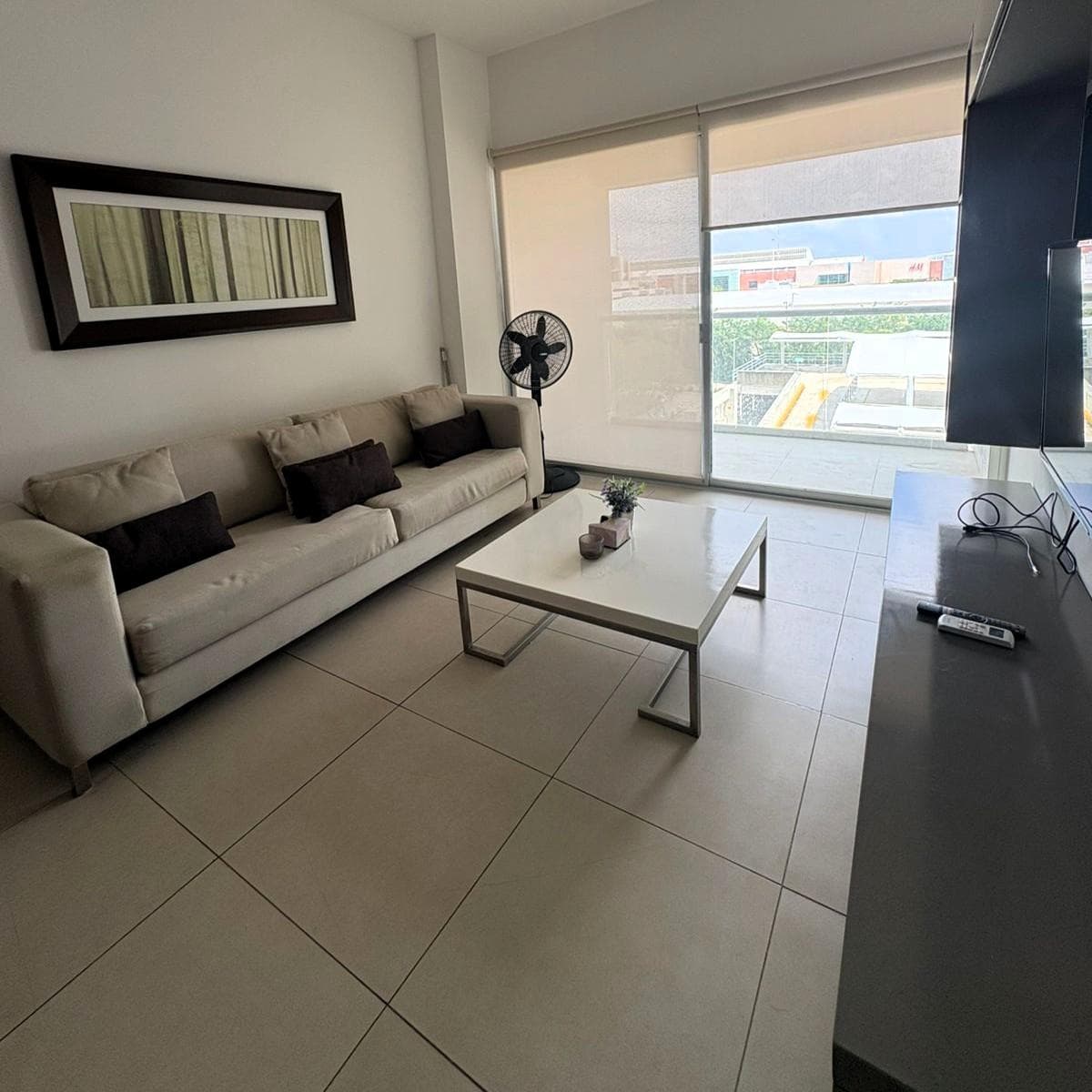 Furnished apartment in Torre Atlántida on Vía Montejo, featuring amenities and a prime location.