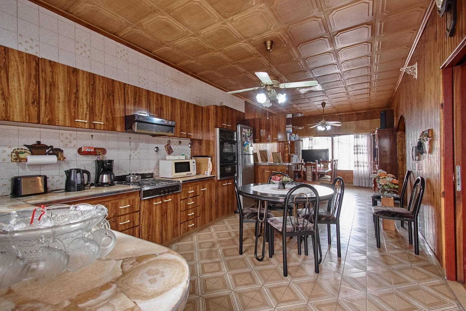 4-room house for sale with garage in San Antonio de Padua; eligible for a loan