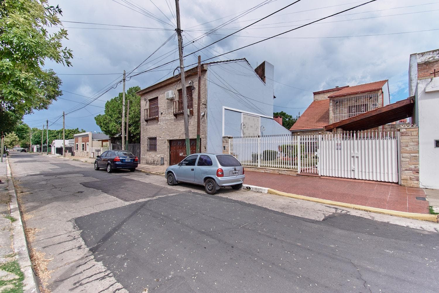 4-room house for sale with garage in San Antonio de Padua; eligible for a loan