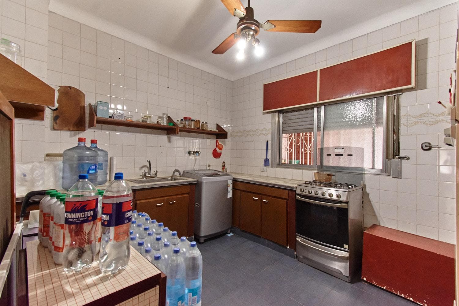 4-room house for sale with garage in San Antonio de Padua; eligible for a loan