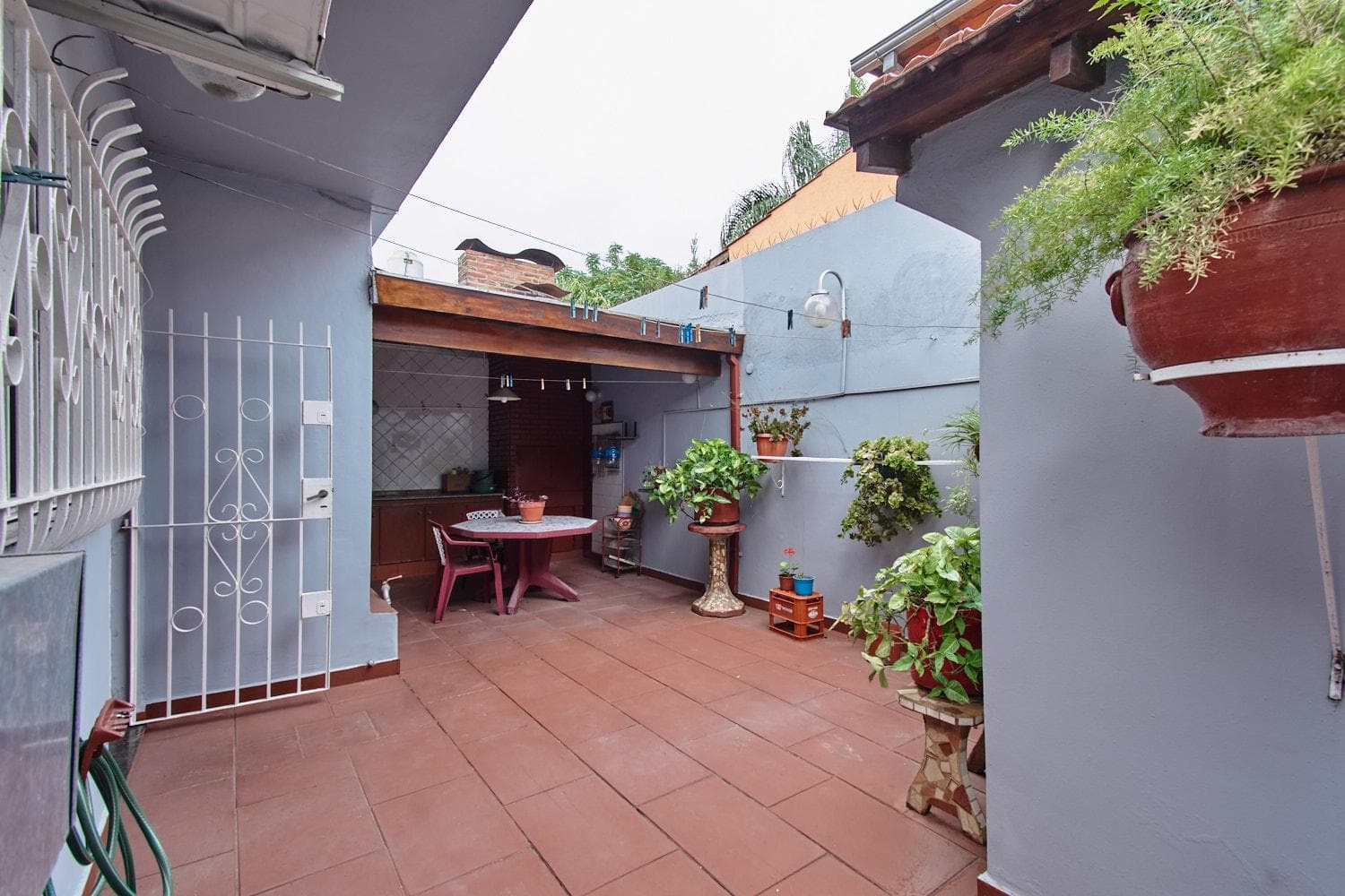 4-room house for sale with garage in San Antonio de Padua; eligible for a loan