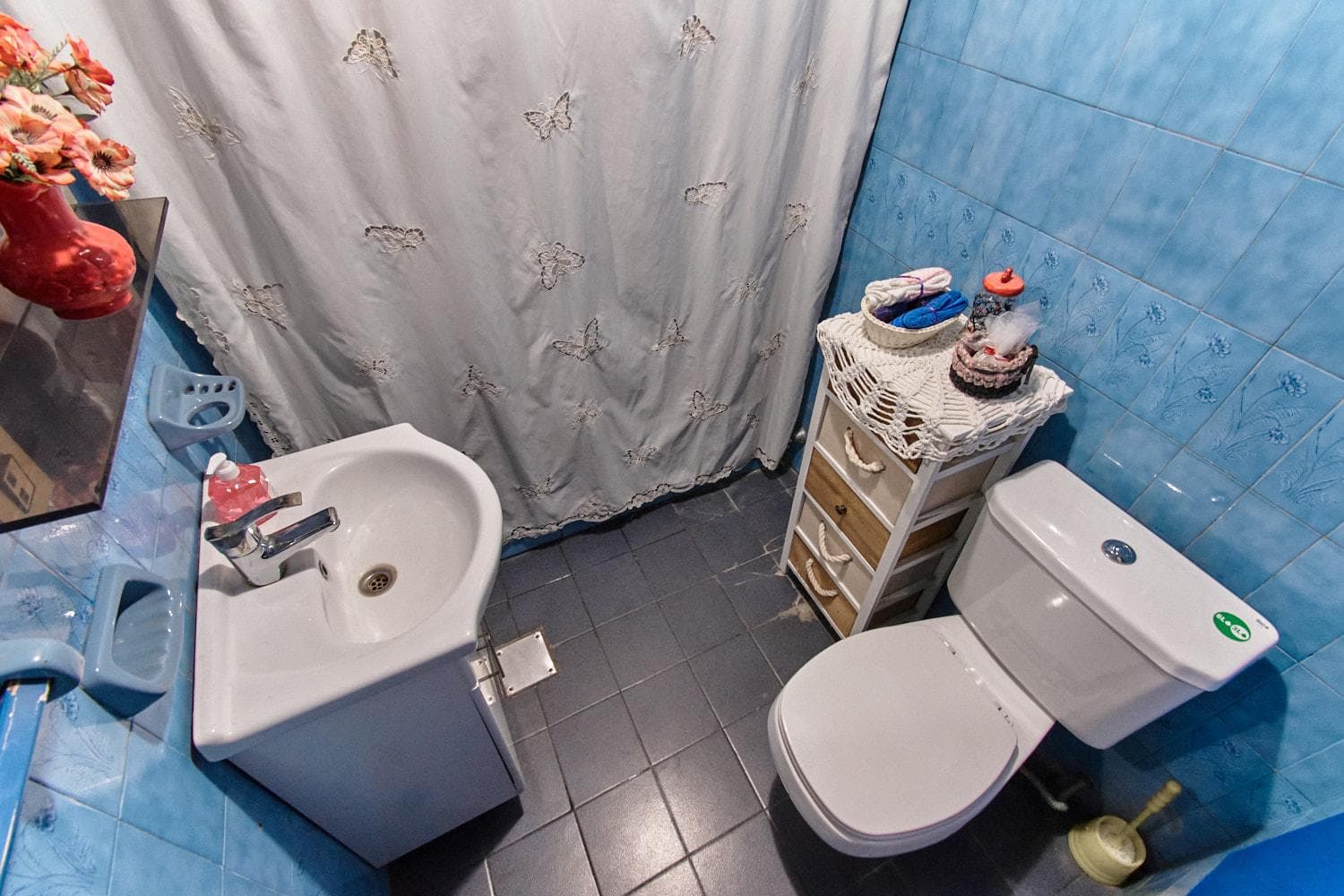4-room house for sale with garage in San Antonio de Padua; eligible for a loan