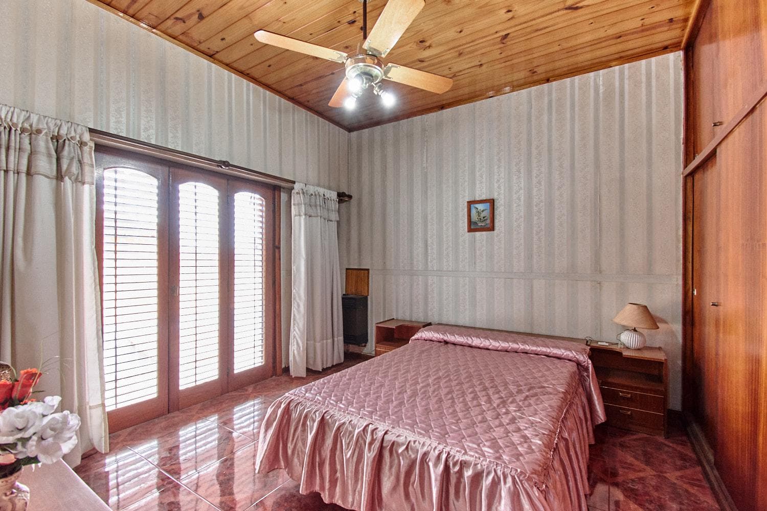 4-room house for sale with garage in San Antonio de Padua; eligible for a loan