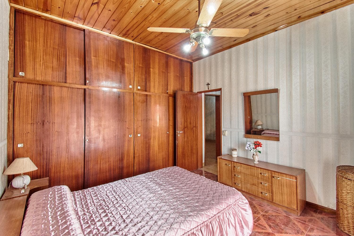 4-room house for sale with garage in San Antonio de Padua; eligible for a loan