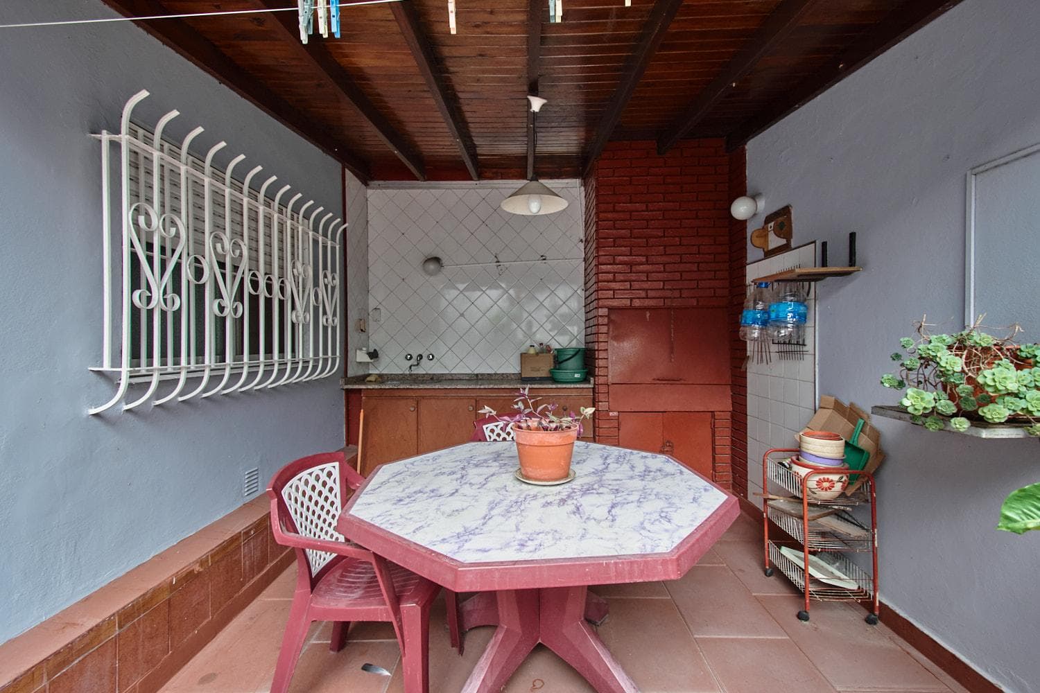 4-room house for sale with garage in San Antonio de Padua; eligible for a loan