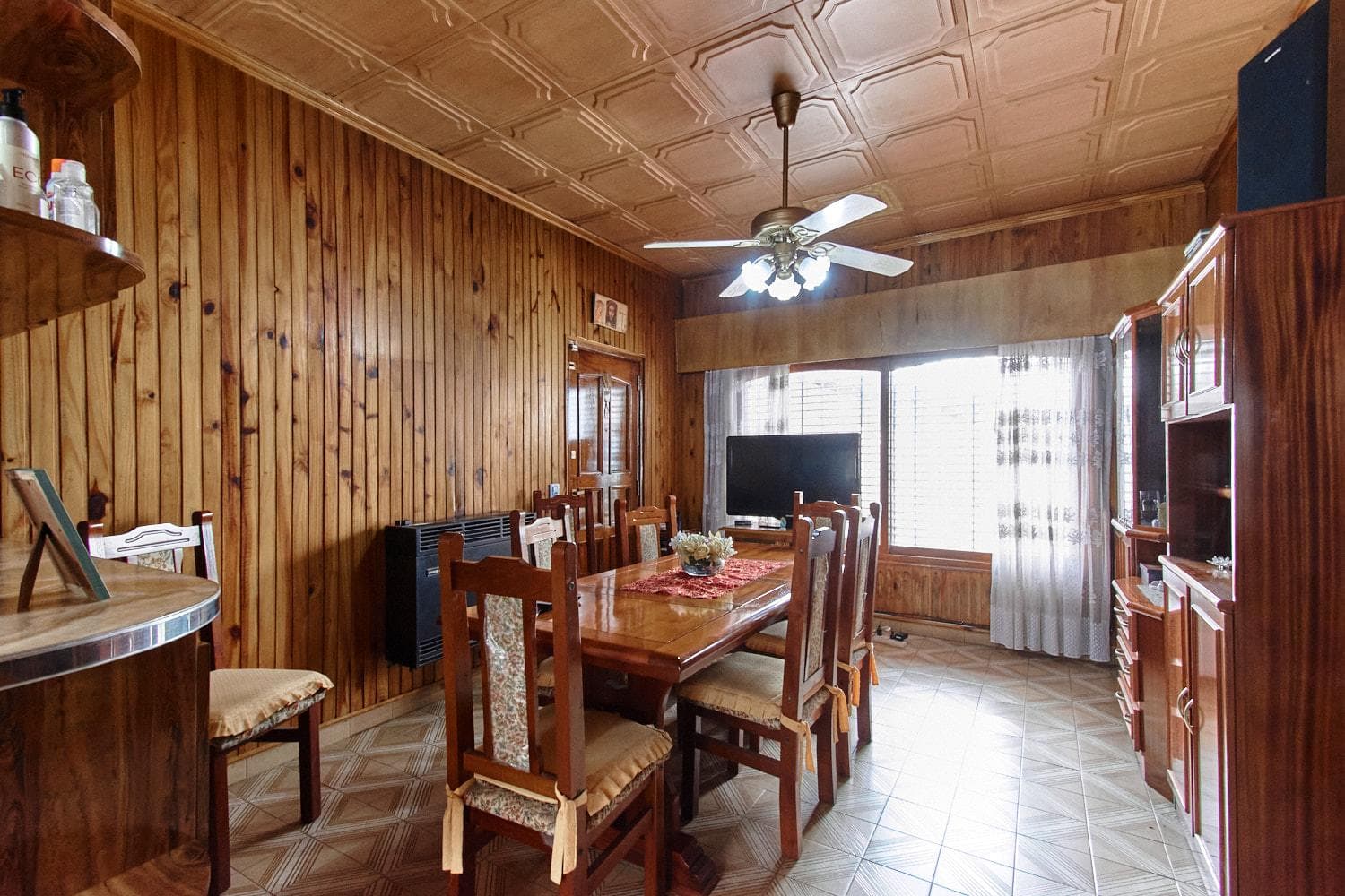 4-room house for sale with garage in San Antonio de Padua; eligible for a loan