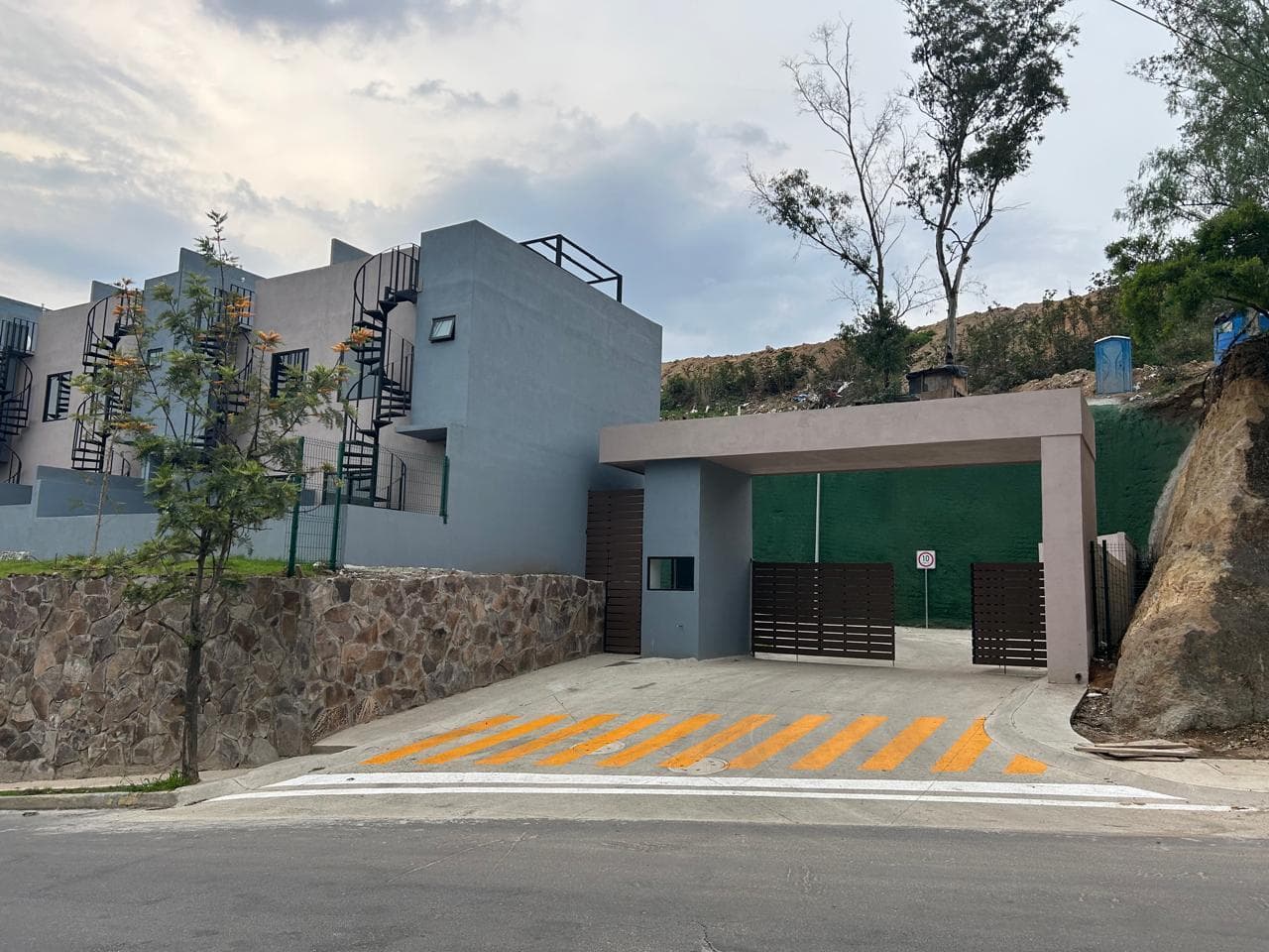 House for Rent: Private Lake Esmeralda with Terrace in Atizapán, State of Mexico