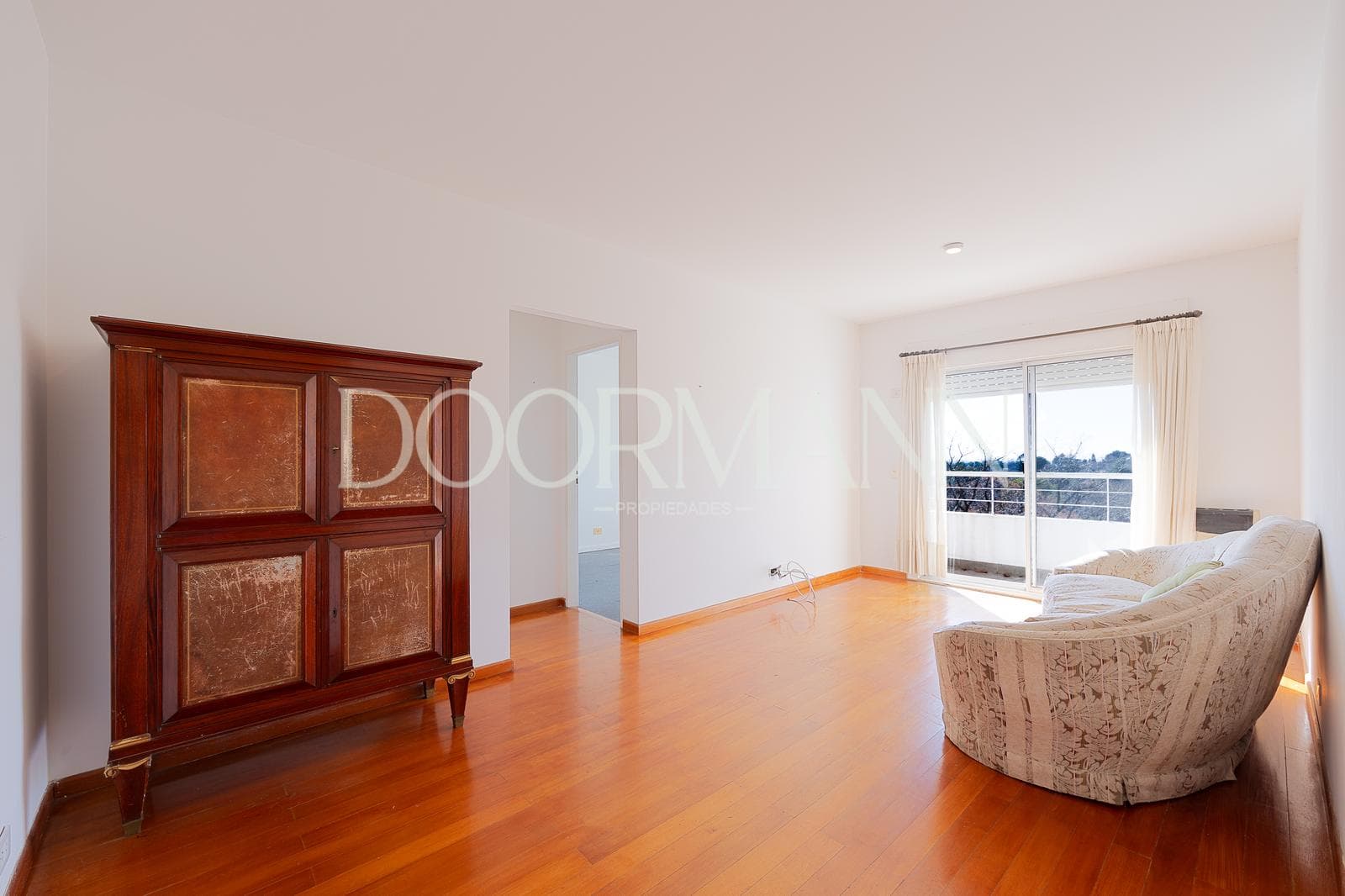 Apartment for rent: 3-room, 2-bedroom, with garage and amenities